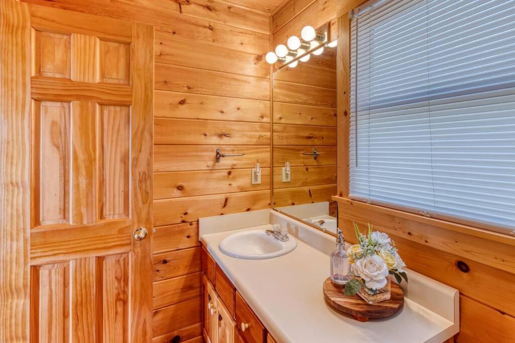 Mtn Cabin Sleeps 10 - 5 Mins To Fishing & Camping Ellijay Esterno foto